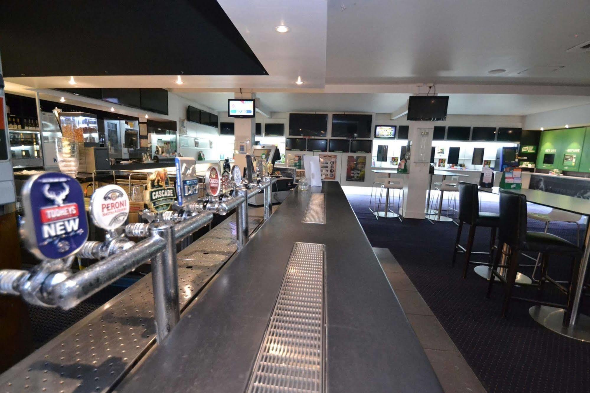 Crossroads Hotel Liverpool Extérieur photo